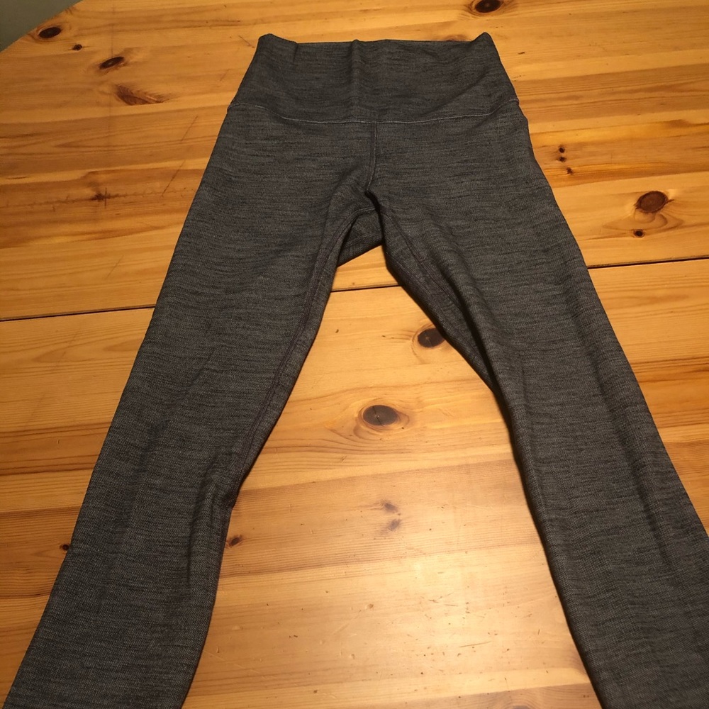 Lululemon aligns 25” size 4 heathered grey